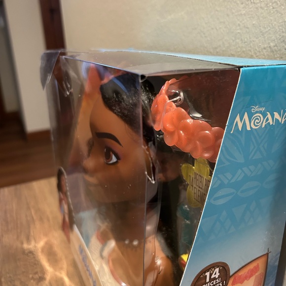 Moana 14 PC Styling Head- Some Damage To Box NEW🤎 - Picture 4 of 9